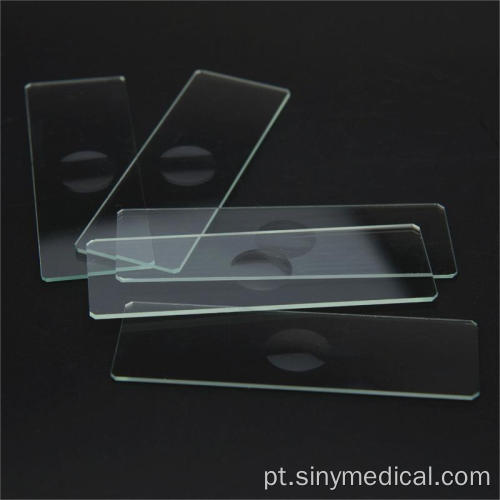 Microscópio lâminas de vidro com bordas no solo